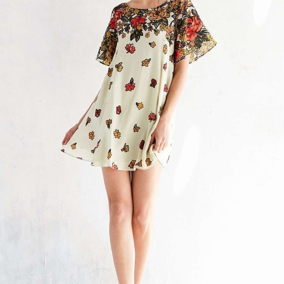 EUC Kimchi Blue x Urban Outfitters Floral Fields Flutter-Sleeve Dress Size XS - Picture 2 of 11